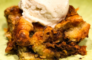 featured image of chocolate hazelnut croissant bread pudding with title